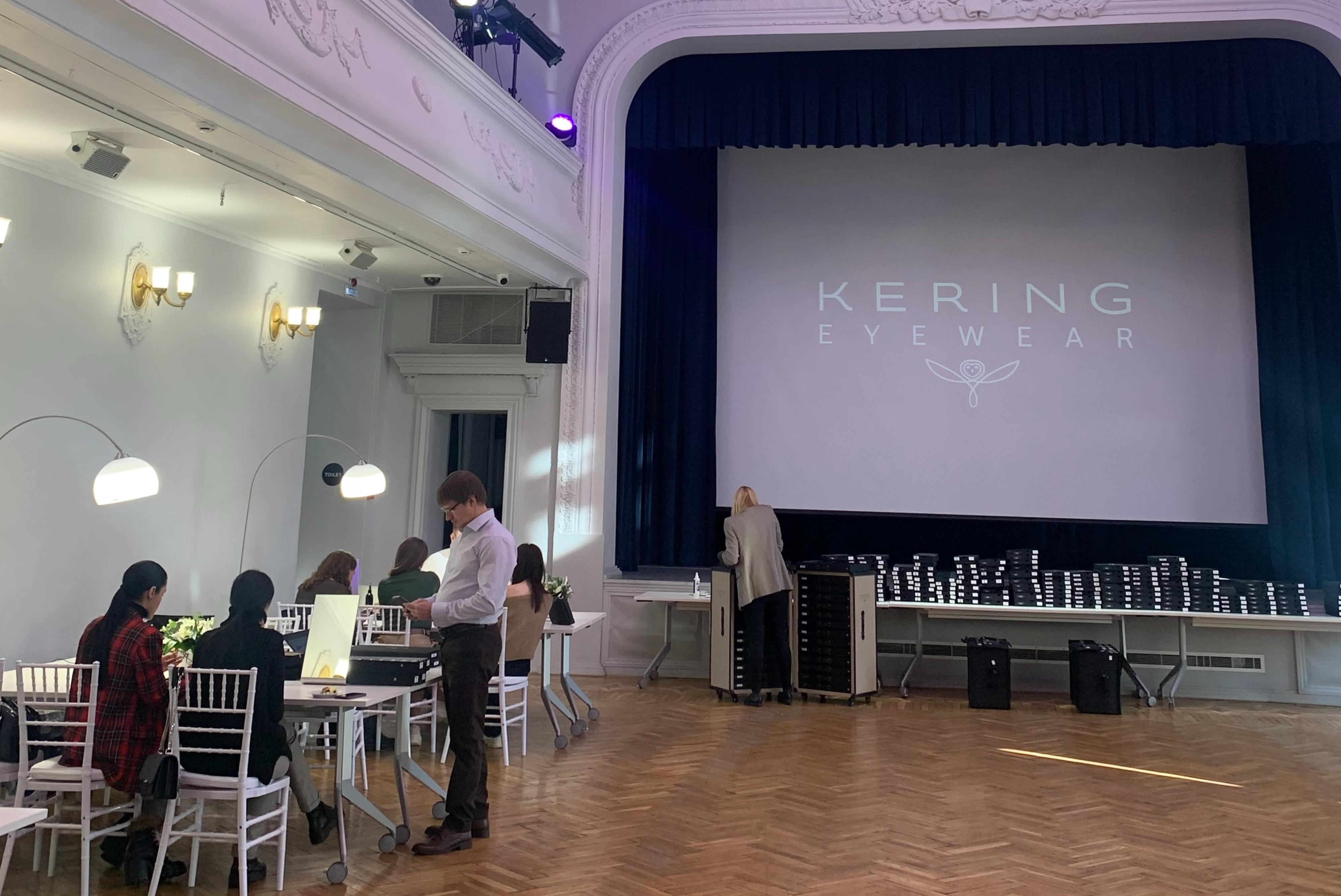  Kering, ,  2021